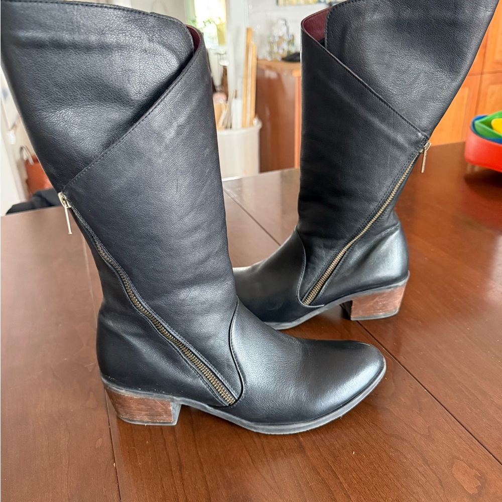 Bueno Black mid calf tulip cut Leather Heeled Boots